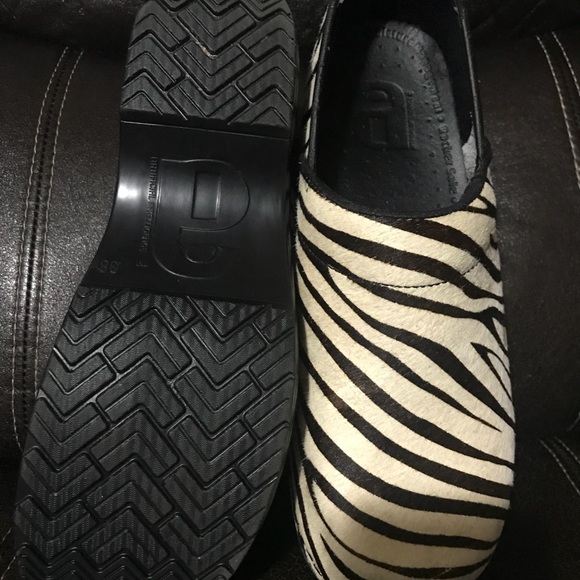 Nurse Clogs - Picture 2 of 2